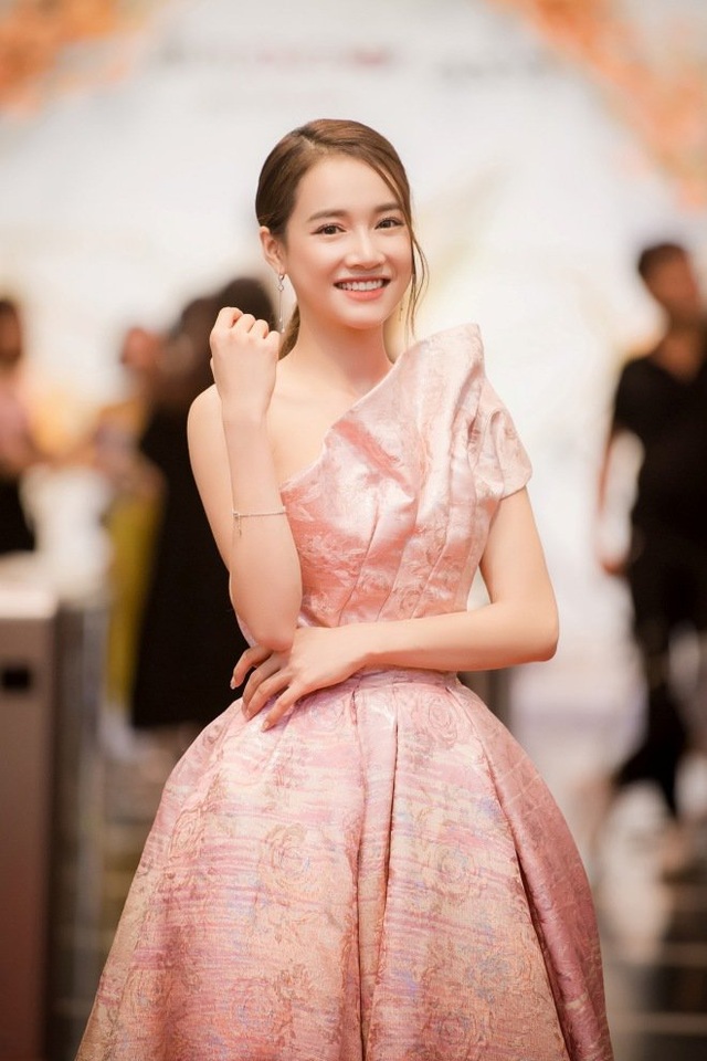 Nhã Phương đã tập dã man tàn khốc để giảm cân thần tốc sau sinh - 8 Nhã Phương đã tập dã man tàn khốc để giảm cân thần tốc sau sinh - 8