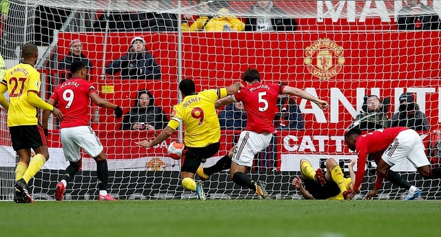 Điểm lại những lần Man Utd được công nghệ VAR “cứu thua” - 4 Điểm lại những lần Man Utd được công nghệ VAR “cứu thua” - 4