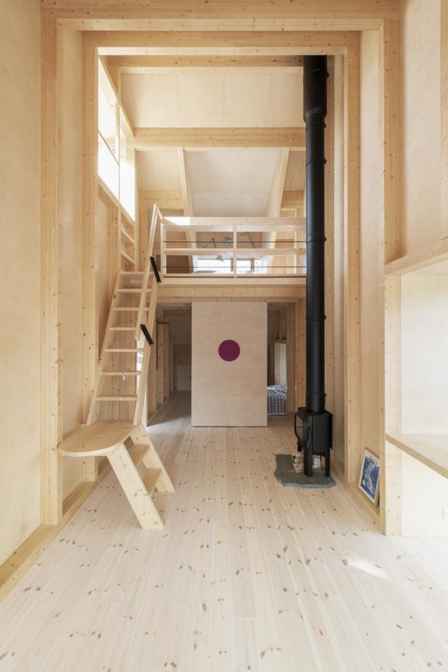 Độc, lạ: Ngôi nhà làm từ cabin 44m2 lọt thỏm giữa thiên nhiên hùng vĩ - 10 Độc, lạ: Ngôi nhà làm từ cabin 44m2 lọt thỏm giữa thiên nhiên hùng vĩ - 10