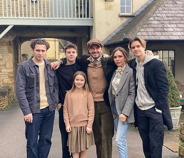 Vợ chồng David Beckham dạy các con trai phải sống tôn trọng nữ giới - 3 Vợ chồng David Beckham dạy các con trai phải sống tôn trọng nữ giới - 3