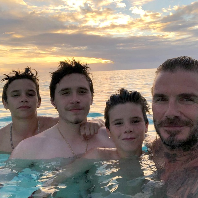 Vợ chồng David Beckham dạy các con trai phải sống tôn trọng nữ giới - 5 Vợ chồng David Beckham dạy các con trai phải sống tôn trọng nữ giới - 5