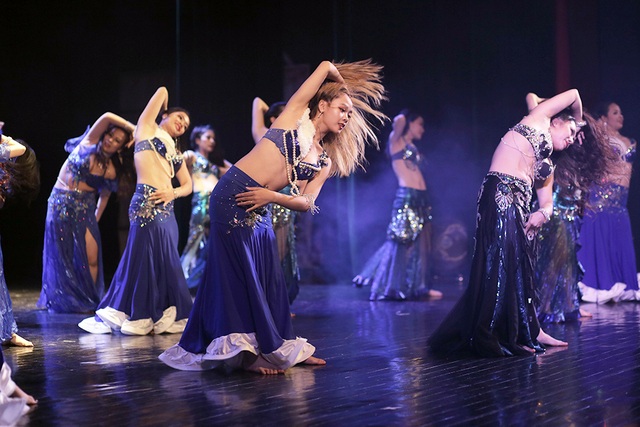 Ngắm đường cong quyến rũ của các vũ công bellydance - 12 Ngắm đường cong quyến rũ của các vũ công bellydance - 12