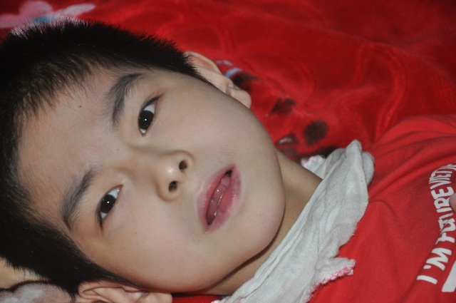 Xót thương cậu bé 8 tuổi chưa một lần gọi tiếng “Mẹ ơi”! - 1 Xót thương cậu bé 8 tuổi chưa một lần gọi tiếng “Mẹ ơi”! - 1