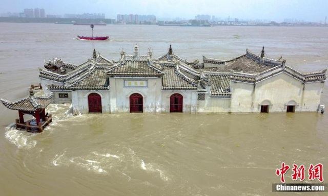 Trung Quốc “căng mình” ứng phó thảm họa lũ lụt  - 2