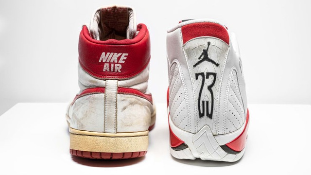 Đôi giày thể thao của Michael Jordan sẽ được bán đấu giá hơn 12 tỷ đồng - 1