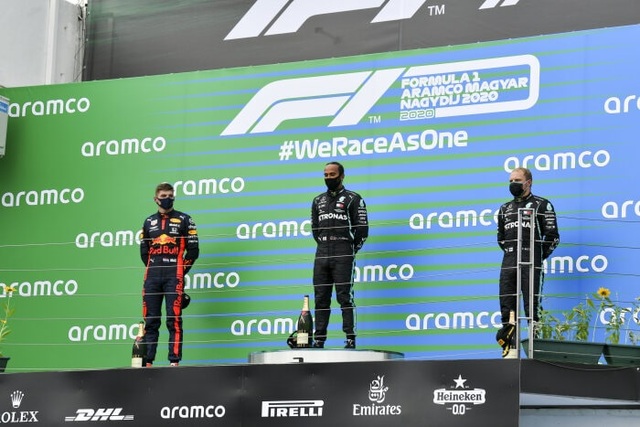 Lewis Hamilton cân bằng kỷ lục với huyền thoại Michael Schumacher - 15 Lewis Hamilton cân bằng kỷ lục với huyền thoại Michael Schumacher - 15