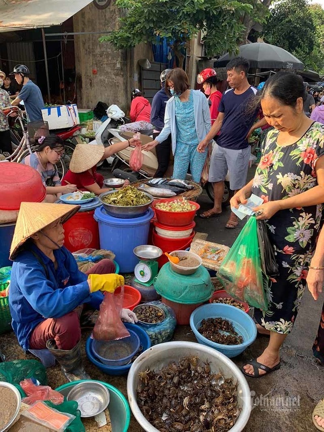 Cạn tiền bị tiểu thương chém giá đắt, dân dậy sớm đi chợ đầu mối - 4 Cạn tiền bị tiểu thương chém giá đắt, dân dậy sớm đi chợ đầu mối - 4