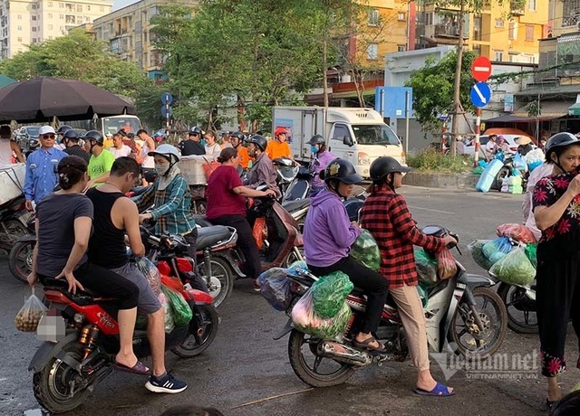 Cạn tiền bị tiểu thương chém giá đắt, dân dậy sớm đi chợ đầu mối - 6 Cạn tiền bị tiểu thương chém giá đắt, dân dậy sớm đi chợ đầu mối - 6
