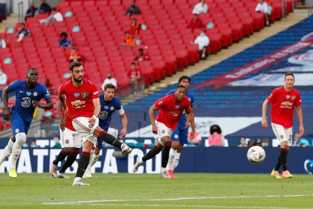 Man Utd 1-3 Chelsea: De Gea, Maguire liên tiếp mắc sai lầm - 3