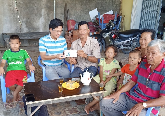 Bạn đọc Dân trí tiếp tục giúp đỡ 4 bé mồ côi - 2 Bạn đọc Dân trí tiếp tục giúp đỡ 4 bé mồ côi - 2