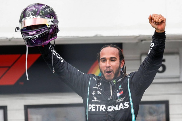 Lewis Hamilton cân bằng kỷ lục với huyền thoại Michael Schumacher - 9
