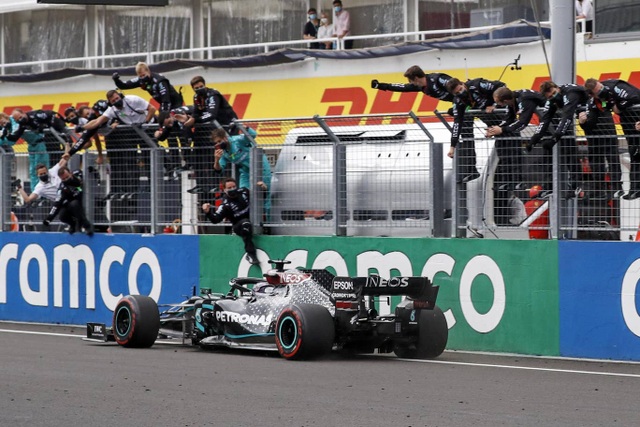 Lewis Hamilton cân bằng kỷ lục với huyền thoại Michael Schumacher - 7 Lewis Hamilton cân bằng kỷ lục với huyền thoại Michael Schumacher - 7