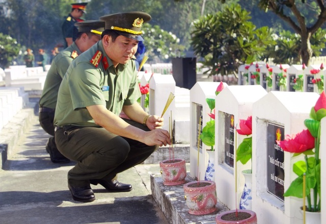 Truy điệu, cải táng 99 hài cốt liệt sĩ quân tình nguyện Việt Nam - 4 Truy điệu, cải táng 99 hài cốt liệt sĩ quân tình nguyện Việt Nam - 4