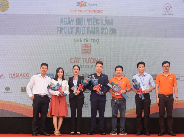 Thế kiềng 3 chân trong giải quyết vấn đề việc làm cho sinh viên - 1 Thế kiềng 3 chân trong giải quyết vấn đề việc làm cho sinh viên - 1