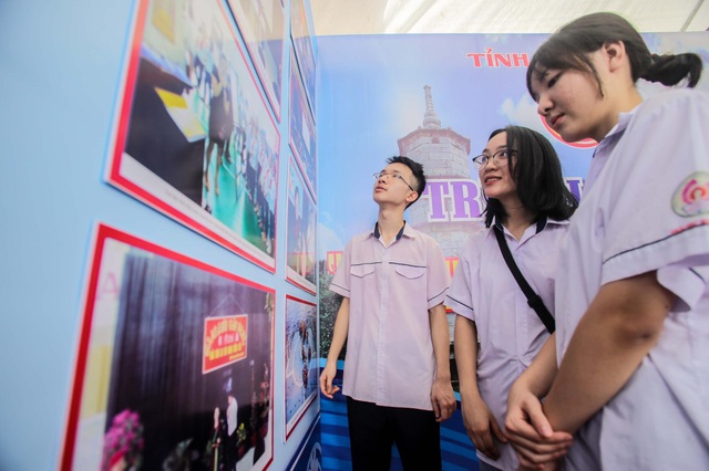 Hàng trăm bức ảnh triển lãm về biển, đảo Việt Nam tại TP Thanh Hoá - 3 Hàng trăm bức ảnh triển lãm về biển, đảo Việt Nam tại TP Thanh Hoá - 3