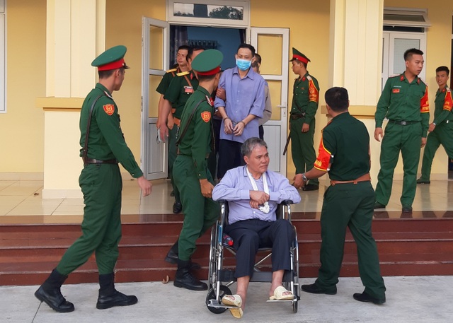 Giảm 1 năm tù cho Cựu Đại tá quân đội sản xuất xăng giả - 1 Giảm 1 năm tù cho Cựu Đại tá quân đội sản xuất xăng giả - 1