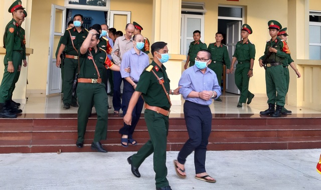 Giảm 1 năm tù cho Cựu Đại tá quân đội sản xuất xăng giả - 2 Giảm 1 năm tù cho Cựu Đại tá quân đội sản xuất xăng giả - 2