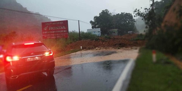 Hình ảnh lũ lụt hãi hùng, ô tô trôi bồng bềnh ở Hà Giang - 10