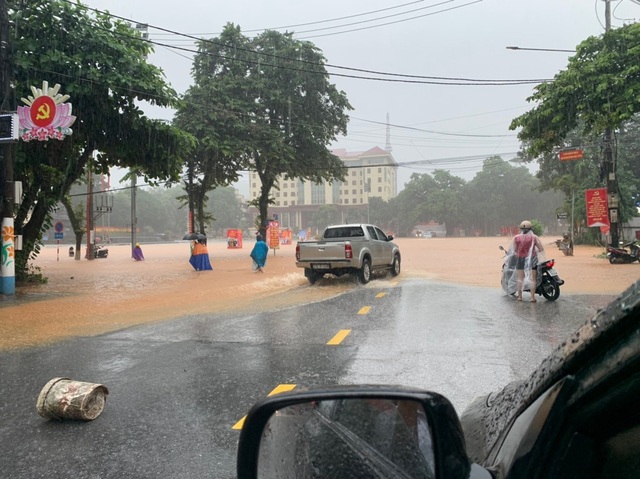 Mưa lớn nước ngập ngang người, TP Hà Giang thiệt hại nặng nề - 5 Mưa lớn nước ngập ngang người, TP Hà Giang thiệt hại nặng nề - 5