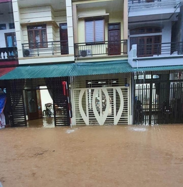 Mưa lớn nước ngập ngang người, TP Hà Giang thiệt hại nặng nề - 3 Mưa lớn nước ngập ngang người, TP Hà Giang thiệt hại nặng nề - 3