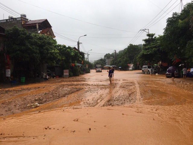 Mưa lớn nước ngập ngang người, TP Hà Giang thiệt hại nặng nề - 6 Mưa lớn nước ngập ngang người, TP Hà Giang thiệt hại nặng nề - 6