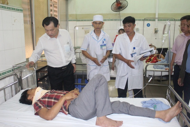 Hiện trường vụ xe khách “đấu đầu” xe tải khiến 8 người chết ở Bình Thuận - 13 Hiện trường vụ xe khách “đấu đầu” xe tải khiến 8 người chết ở Bình Thuận - 13