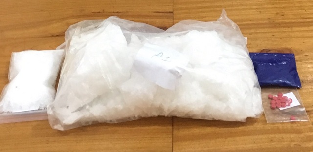 Phục kích bắt đôi nam nữ mang 1kg ma túy đá - 2 Phục kích bắt đôi nam nữ mang 1kg ma túy đá - 2