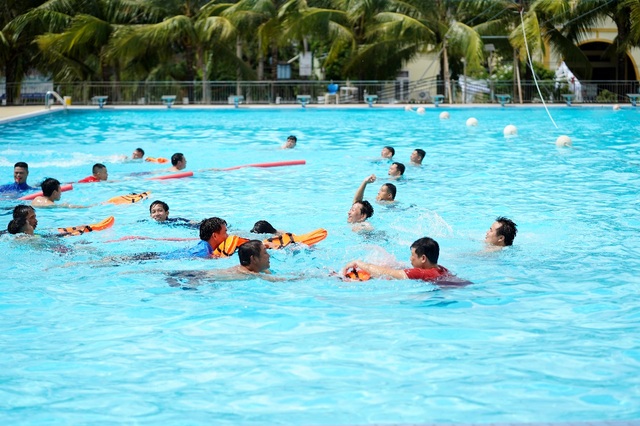 100 giáo viên thể chất tham gia tập huấn phòng chống đuối nước trẻ em - 3 100 giáo viên thể chất tham gia tập huấn phòng chống đuối nước trẻ em - 3