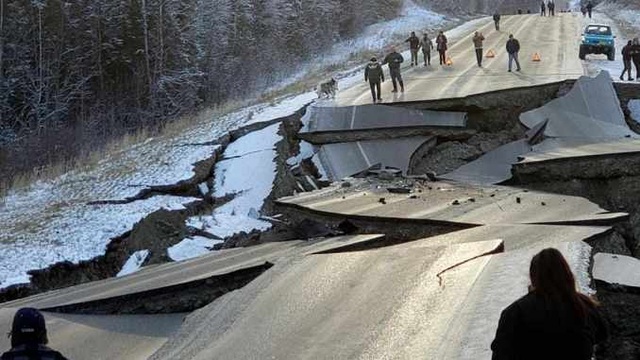 Động đất 7,8 độ Richter ở Alaska, Mỹ cảnh báo sóng thần - 2 Động đất 7,8 độ Richter ở Alaska, Mỹ cảnh báo sóng thần - 2