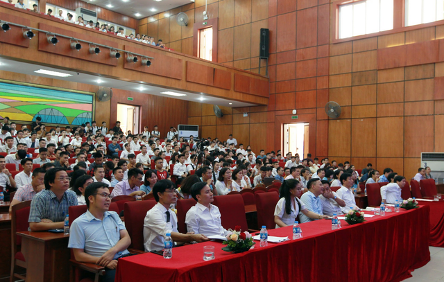 Sinh viên ĐH Giao thông Vận tải thực hiện nghiên cứu 585 đề tài khoa học - 2 Sinh viên ĐH Giao thông Vận tải thực hiện nghiên cứu 585 đề tài khoa học - 2