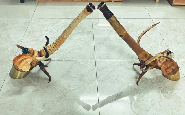 Mục sở thị chiếc điếu cày dát vàng, đại gia có tiền cũng không thể sở hữu - 7 Mục sở thị chiếc điếu cày dát vàng, đại gia có tiền cũng không thể sở hữu - 7