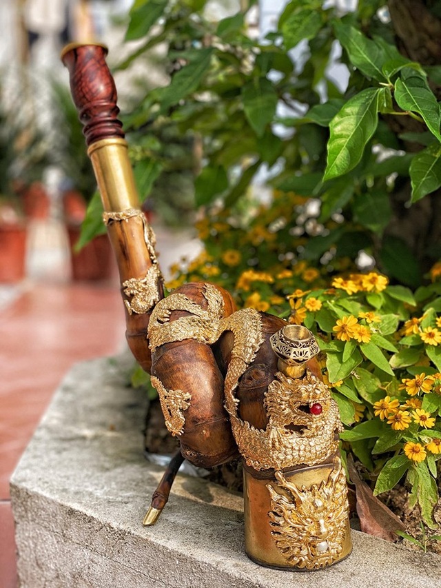 Mục sở thị chiếc điếu cày dát vàng, đại gia có tiền cũng không thể sở hữu - 11 Mục sở thị chiếc điếu cày dát vàng, đại gia có tiền cũng không thể sở hữu - 11