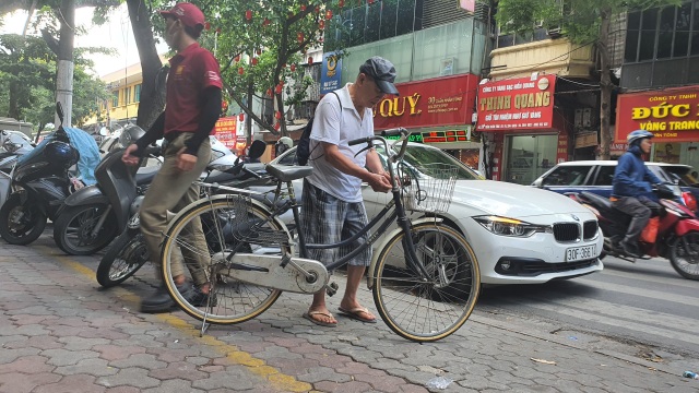 Chuyện hi hữu tại phố vàng: Hết nợ vàng lại đến nợ tiền tỷ của khách - 2 Chuyện hi hữu tại phố vàng: Hết nợ vàng lại đến nợ tiền tỷ của khách - 2