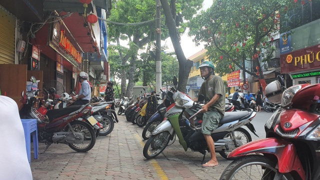 Chuyện hi hữu tại phố vàng: Hết nợ vàng lại đến nợ tiền tỷ của khách - 4 Chuyện hi hữu tại phố vàng: Hết nợ vàng lại đến nợ tiền tỷ của khách - 4