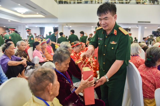 Sự hy sinh của các mẹ khẳng định truyền thống tốt đẹp của dân tộc - 4 Sự hy sinh của các mẹ khẳng định truyền thống tốt đẹp của dân tộc - 4