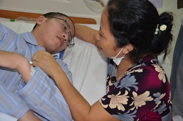 Chàng trai mồ côi nguy kịch được bạn đọc giúp đỡ hơn 100 triệu đồng - 3 Chàng trai mồ côi nguy kịch được bạn đọc giúp đỡ hơn 100 triệu đồng - 3