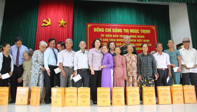 Quảng Trị: Phó Chủ tịch nước tri ân liệt sĩ, tặng quà gia đình chính sách - 4