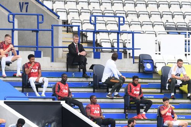 Leicester 0-2 Man Utd: Người cũ tặng quà cho Quỷ đỏ - 15 Leicester 0-2 Man Utd: Người cũ tặng quà cho Quỷ đỏ - 15