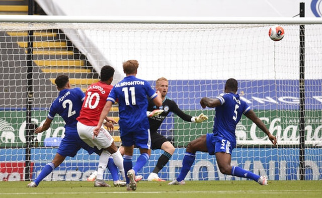 Leicester 0-2 Man Utd: Người cũ tặng quà cho Quỷ đỏ - 10 Leicester 0-2 Man Utd: Người cũ tặng quà cho Quỷ đỏ - 10