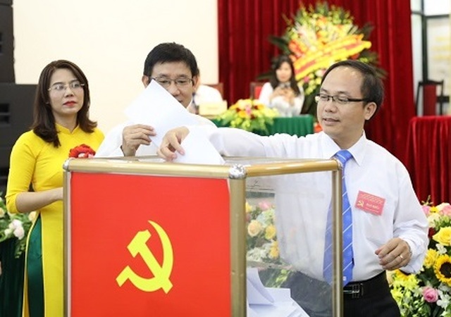 Ông Mai Văn Chính đắc cử Bí thư Đảng ủy Ban Tổ chức Trung ương khóa mới - 2 Ông Mai Văn Chính đắc cử Bí thư Đảng ủy Ban Tổ chức Trung ương khóa mới - 2