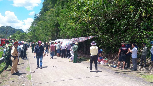Khởi tố hình sự vụ tai nạn giao thông khiến 15 người tử vong - 2 Khởi tố hình sự vụ tai nạn giao thông khiến 15 người tử vong - 2