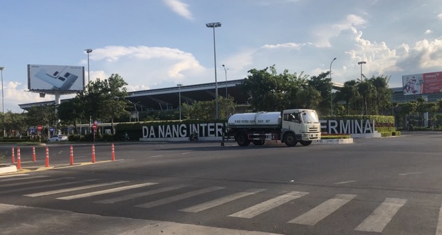 Du khách bình tĩnh chờ ở sân bay rời Đà Nẵng ngày giãn cách xã hội - 5 Du khách bình tĩnh chờ ở sân bay rời Đà Nẵng ngày giãn cách xã hội - 5