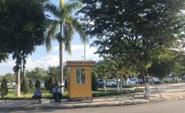 Du khách bình tĩnh chờ ở sân bay rời Đà Nẵng ngày giãn cách xã hội - 4 Du khách bình tĩnh chờ ở sân bay rời Đà Nẵng ngày giãn cách xã hội - 4