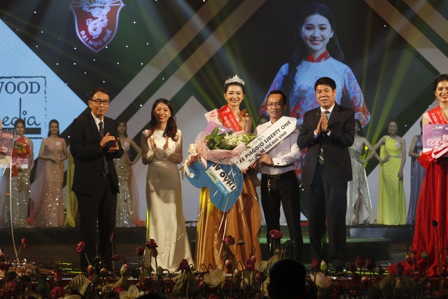 Trả lời hay về áo dài, nữ sinh Ngoại ngữ đăng quang Hoa khôi Đại học Huế - 5 Trả lời hay về áo dài, nữ sinh Ngoại ngữ đăng quang Hoa khôi Đại học Huế - 5