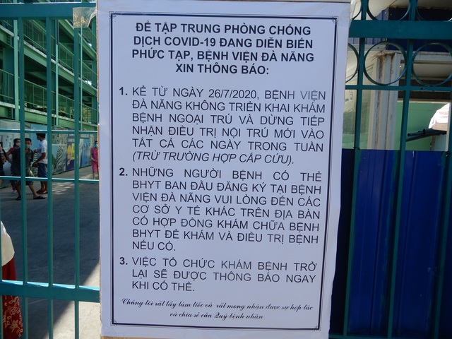 Nhân viên y tế vội vã trở về Bệnh viện Đà Nẵng cách ly - 4 Nhân viên y tế vội vã trở về Bệnh viện Đà Nẵng cách ly - 4