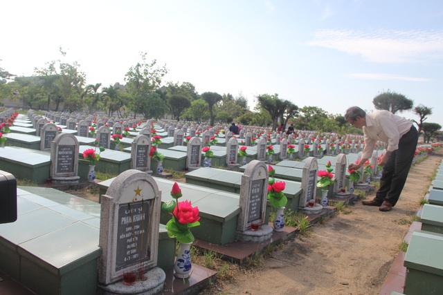 Phú Yên: Tổ chức giỗ chung cho hơn 6.000 liệt sĩ - 2 Phú Yên: Tổ chức giỗ chung cho hơn 6.000 liệt sĩ - 2