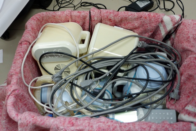 Đồ phòng hộ đặc biệt của y, bác sĩ trên chuyến bay chở 120 ca Covid-19 - 4 Đồ phòng hộ đặc biệt của y, bác sĩ trên chuyến bay chở 120 ca Covid-19 - 4