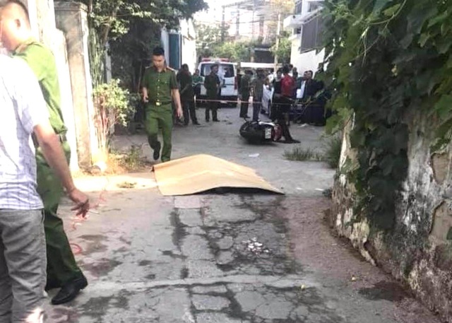 Trên đường đi chợ, người phụ nữ bị đâm tử vong - 1 Trên đường đi chợ, người phụ nữ bị đâm tử vong - 1