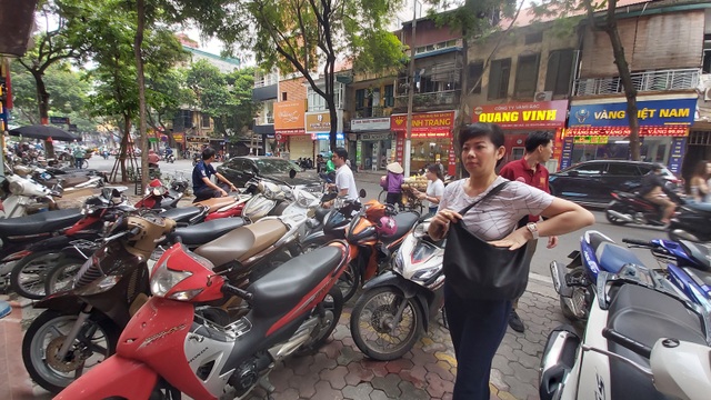 Có tiền tỷ không ôm vàng: Người than mất nửa tỷ, kẻ xót xa mất lãi mỗi ngày - 1 Có tiền tỷ không ôm vàng: Người than mất nửa tỷ, kẻ xót xa mất lãi mỗi ngày - 1