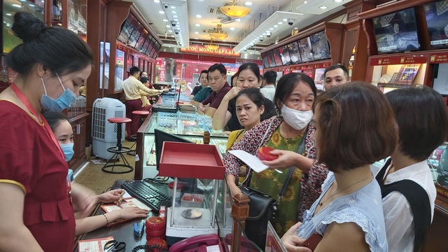 Chuyên gia nói về việc nhà vàng làm giá, Nhà nước can thiệp vào giá vàng? - 1 Chuyên gia nói về việc nhà vàng làm giá, Nhà nước can thiệp vào giá vàng? - 1